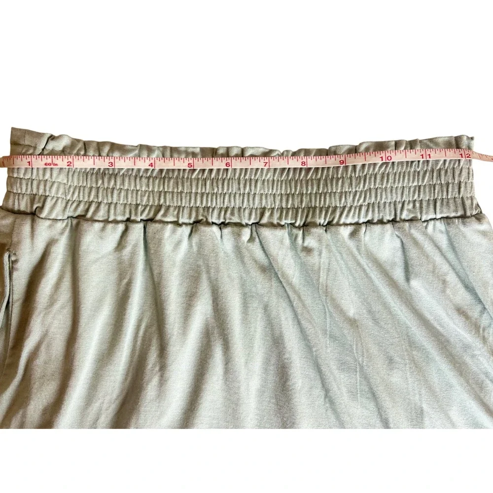 Halara Pistachio Green Smocked Ruched Mini Skirt with Pockets Size Small NWT